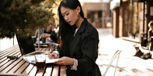 5 Inspirasi Model Jas Wanita Modern dan Elegan April 2025, Tampil Formal Penuh Karisma