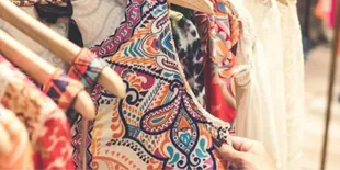 5 Model Baju Batik Wanita Kekinian, Tips agar Lebaran Tidak Melulu dengan Brokat atau Gamis