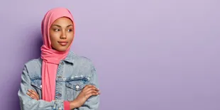5 Model Hijab Pashmina yang Simpel dan Stylish, Bikin Tampilanmu Makin Menawan