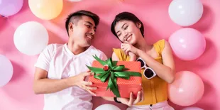 5 Momen Romantis ala Drama Korea yang Cocok Saat Berikan Kejutan Perhiasan Berlian untuk Si Dia
