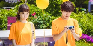 5 OOTD Colorful ala Bang Minah dalam 'CHECK OUT THE EVENT', Tampilkan Visual Girly yang Cute Abis