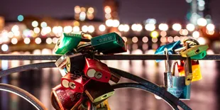 5 Spot Love Lock Paling Instagramable di Dunia, Bisa Jadi Wishlist Liburan Romantis