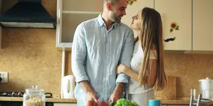 6 Kebiasaan Pagi Hari Pasangan Menurut Psikologi, Memahami Kondisi Satu Sama Lain