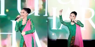 6 Model Batik dan Kebaya ala Yuni Shara yang Dikenakan Saat Manggung