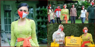 6 Potret Cantik Yuni Shara Bagi-Bagi Sembako Pada Warga Sambil Pakai Kebaya di Hari Kartini