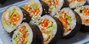 6 Resep Korean Kimbap dengan Bahan-Bahan Simpel, Nggak sampai 5 Menit!