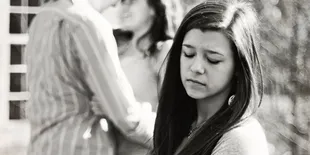 7 Lagu Pedih Saat Kamu Hanya Jadi Selingkuhan!