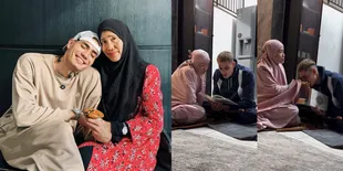 7 Potret Aisar Khaled Mengaji Ditemani sang Ibu, Bikin Adem - Banjir Support Penggemar