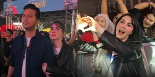 7 Potret Arumi Bachsin Dibuat Melting Nonton Emil Dardak Manggung