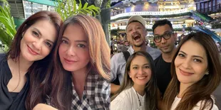 7 Potret Ersa Mayori dan Cut Tary yang Disebut Makin Mirip, Duo Bestie Sama-Sama Awet Muda - Persahabatannya Langgeng
