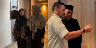 7 Potret Geng Irish Bella - Dhini Aminarti Bareng Pasangan Masing-Masing Ikut Kajian Bersama