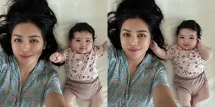 7 Potret Jessica Iskandar Selfie Bareng Baby Hagia, Ibu dan Anak Sama Cantiknya