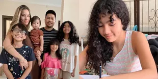 7 Potret Kebersamaan Sheila Marcia dengan Leticia Joseph, sang Anak Sudah Remaja dan Malu-Malu