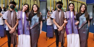 7 Potret Lovely Maria Anak Angel Karamoy yang Jadi Model Kain Tenun, Wajah Naturalnya Disorot - Masih Malu-Malu