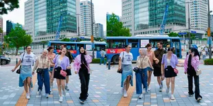 7 Potret Nagita Slavina di Jalanan Korea, bak Gadis - Gayanya Imut Banget