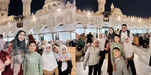 7 Potret Oki Setiana Dewi Salat Tarawih di Masjid Azhar Mesir, Kenang Saat Syuting Tahun 2008