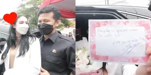 7 Potret Romantis Emil Dardak ke Arumi Bachsin di Hari Kasih Sayang, Ada Kejutan di Dalam Mobil
