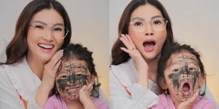 7 Potret Sarwendah Bareng Thania si Bungsu, Super Lucu Muka sang Anak Cemong Penuh Coretan