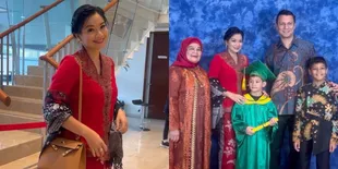 7 Potret Titi Kamal di Wisuda Anak, Tampil Formal dan Anggun Pakai Kebaya