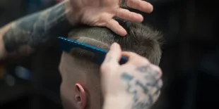 8 Gaya Rambut Pendek Pria Indo yang Umum Dipilih dan Cocok untuk Aktivitas Sehari-hari