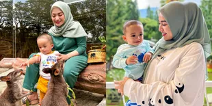 8 Potret Nathalie Holscher Senang Ajak Baby Adzam Liburan ke Kebun Binatang, Tak Takut dengan Hewan Musang - Naik Gajah Bareng Ibunda