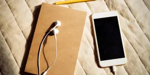 8 Rekomendasi Lagu Barat yang Enak Didengar dengan Genre Cinta, Lirik Manis - Menyayat Hati