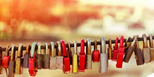 Abadikan Cintamu di Lokasi Love Lock Keren Ini