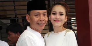 Abdul Rozak: Ayu Ting Ting Masih Jalan-Jalan
