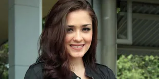Abi Yapto - Yasmine Wildblood Gelar Lamaran di Restoran
