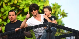 AbRam Khan Dilamar, Shahrukh Khan Beri Reaksi yang Manis Banget