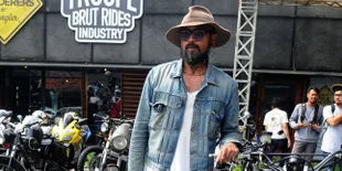 Ade Habibie Punya Tato Indian dan Kepala Suku Kalimantan