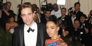 Adik Tak Setuju, Robert Pattinson dan FKA Twigs Gagal Menikah?