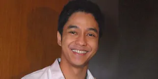 Adly Fairuz Cover Lagu 'Kisah Tak Sempurna'