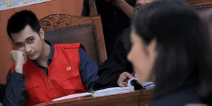 Adu Argumen, Eza dan Ardina Rasti Tegang di Sidang