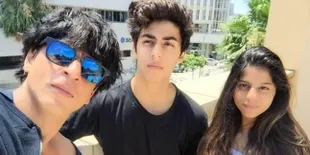 Adu Ganteng, Aryan Khan Mulai Mengalahkan Pesona Shahrukh Khan