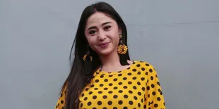 Agar Tetap Terlihat Segar, Dewi Perssik Datangi Klinik Kecantikan Seminggu Sekali