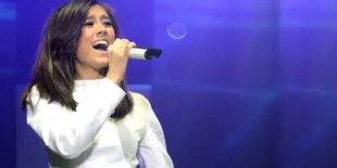 Agnez Mo Curhat Klip Coke Bottle di Indonesian Idol