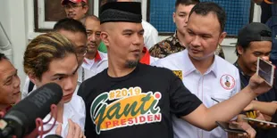 Ahmad Dhani Kenakan Kaos Dengan Pesan Politik Saat di Pengadilan, Ini Maknanya