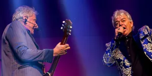 Air Supply Bikin Penonton Balik ke Masa Muda Saat Pacaran