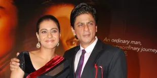 Airport Fashion Keren! Bandana SRK Vs Syal Kajol, Mana Pilihanmu?