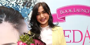 Ajaib! Baju Ini 'Sihir' Jessica Iskandar Jadi Victoria Beckham