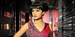 Akhirnya, Julia Perez Memasuki Rutan Pondok Bambu!