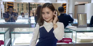 Aksesoris Favorit Prilly Latuconsina Agar Bisa Tampil Cantik Setiap Saat
