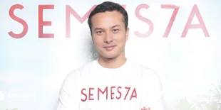 Aksi Heroik Nicholas Saputra Saat Antre Vaksin Covid-19 Jadi Sorotan, Langsung Trending di Twitter!