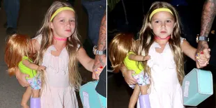Asyik Main Salju, Gigi Ompong Harper Beckham Bikin Gemas Netizen