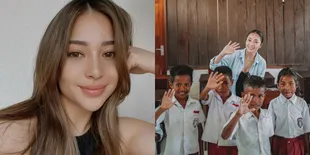 Tempuh Medan yang Sulit, 7 Potret Nikita Willy Kunjungi SD di NTT - Membaur Bareng Siswa dan Bantu Bagikan Nasi Saat Makan