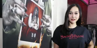 Akting Bareng The Sacred Riana, Aura Kasih: Agak Gimana Gitu...