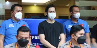 Aktor Rizky Nazar Resmi Ditetapkan Sebagai Tersangka, Ini Alasan Nekat Memakai Ganja