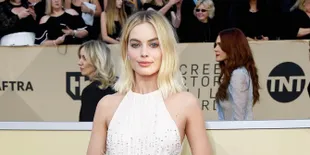 Akui Berteman, Margot Robbie Diundang di Pernikahan Pangeran Harry?