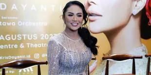 Akui Tak Gunakan Mikrofon Mahal Untuk Penampilannya di Konser Tunggal, Kris Dayanti: Standar Itu